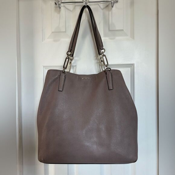 COACH - EUC Madison East/West Tote in Mauve Pebbled Leather with Chain Detail - Picture 1 of 16